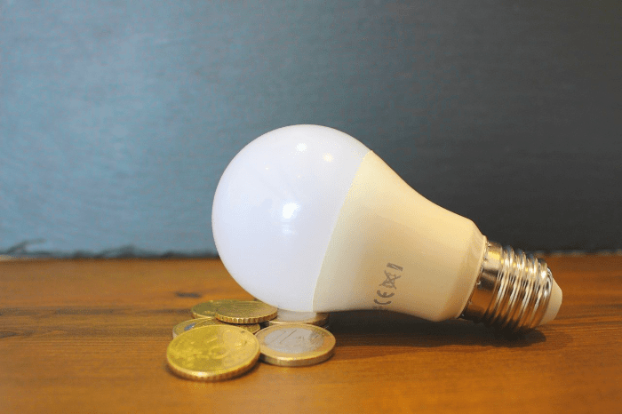 ahorro-luz-electricidad-empresas-negocios